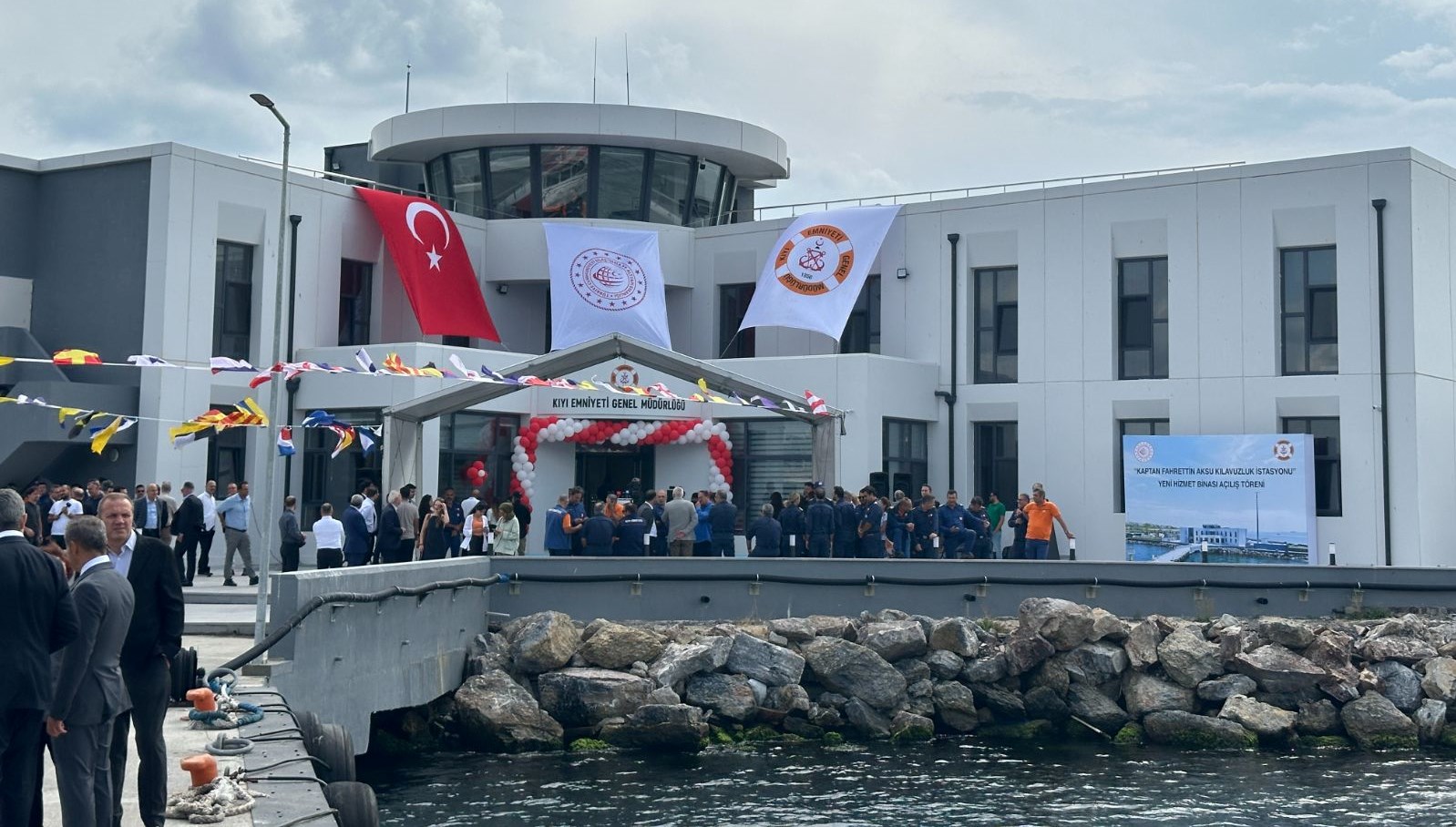 istanbul bogazina yeni klavuzluk istasyonu L4RIIn44