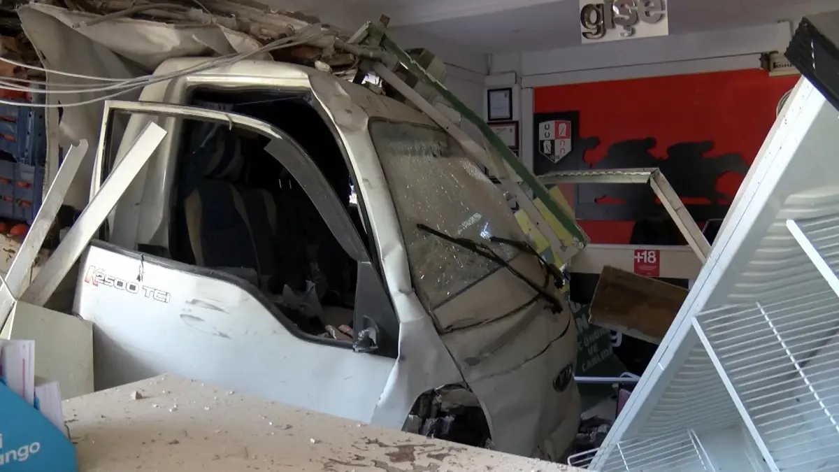 kamyonet dukkanina girdi facianin esiginden donuldu n4PFrwyd