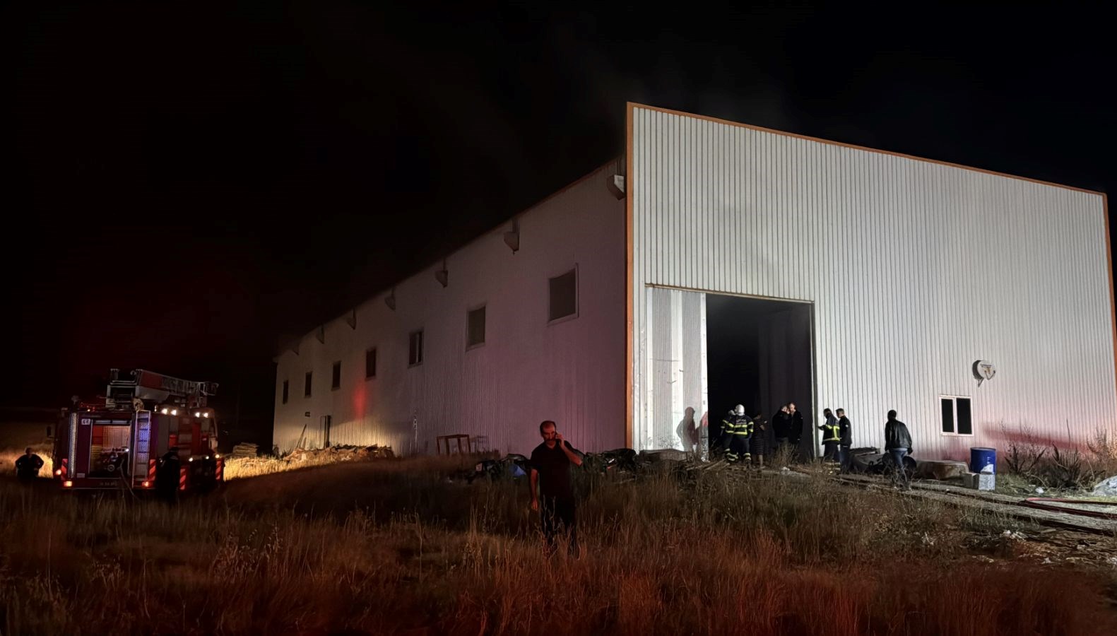 sivasta ahsap uretim fabrikasinda yangin SIXOkEeJ