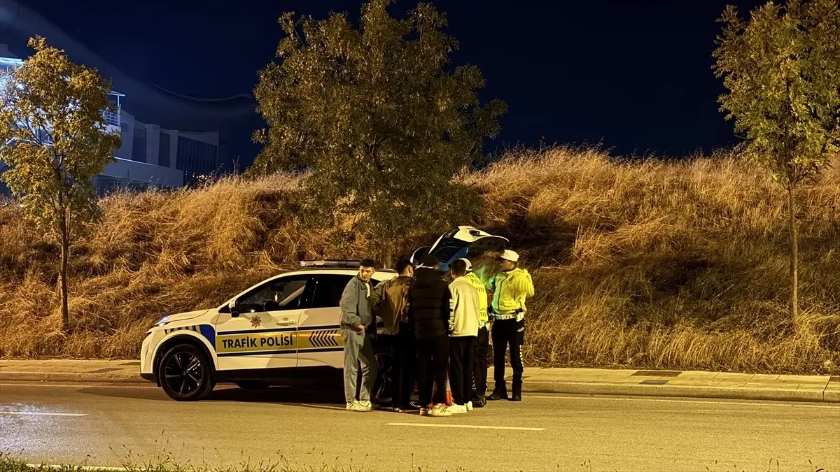 edirnede asayis ve trafik denetimi kavga sonrasi yaralilar hastaneye kaldirildi ESJfGC9d