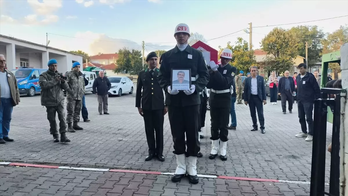 kibris gazisi ahmet yaras vizede defnedildi OgCtdZG9.jpg