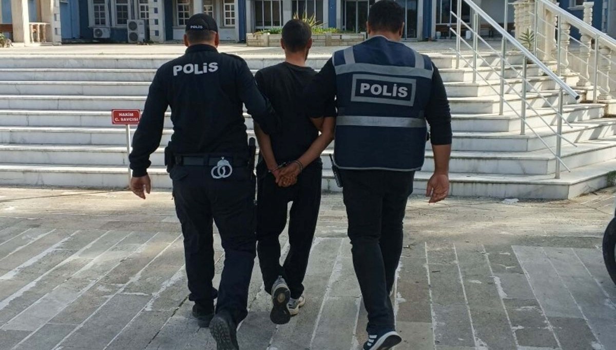 once sahibini dovduler sonra bufedeki paralari alip kactilar UcEtKng2.jpg