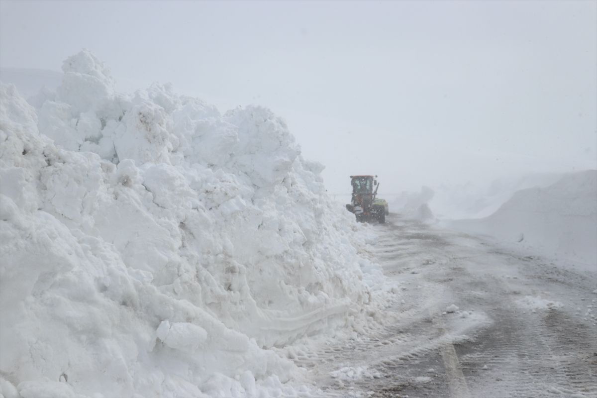 Ağrı’da Kış Şartlarında Karla Mücadele Faaliyetleri