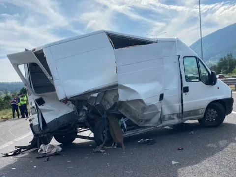 Bolu’da otoyolda iki araç çarpıştı: 1’i ağır 5 kişi yaralandı