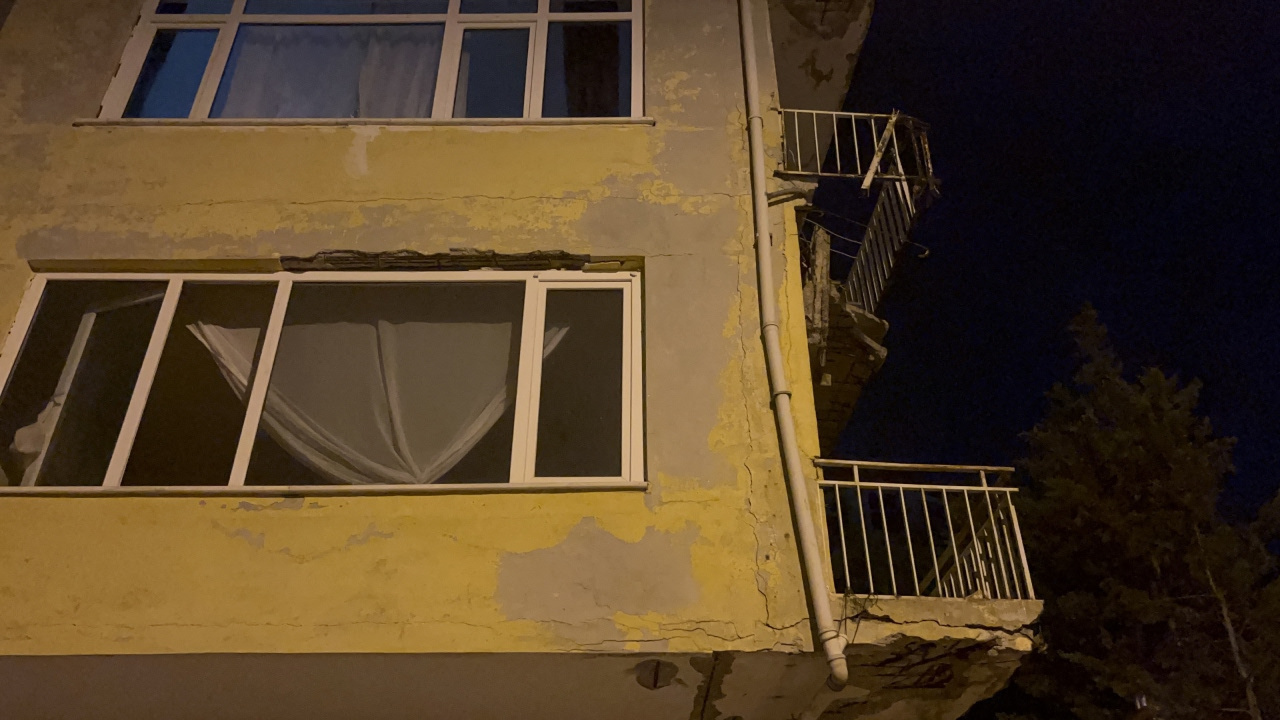 Uskudarda balkon coktu bina muhurlendi Op3qS7dL